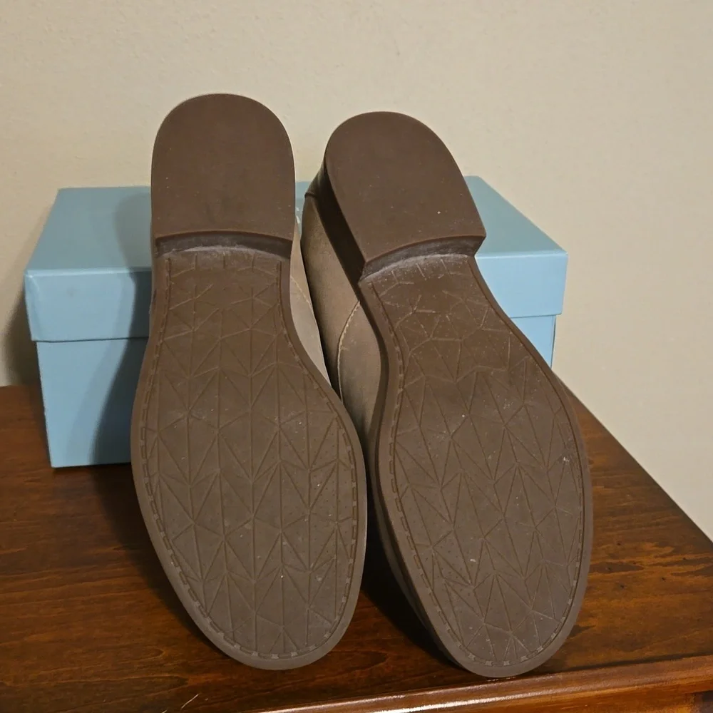 Revitalign Bella shoe, 7.5, Smoke Grey, APMA accepted, removable insole - Picture 6 of 9